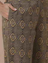 Forest green straight fit kurta suit set crafted with self dobby cotton fabric paired with geometric print bottom and applique dupatta.