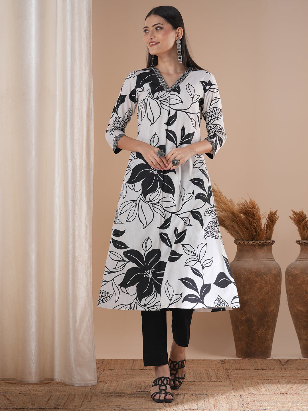 Pocketed cotton flex kurta with hand block print and handwork