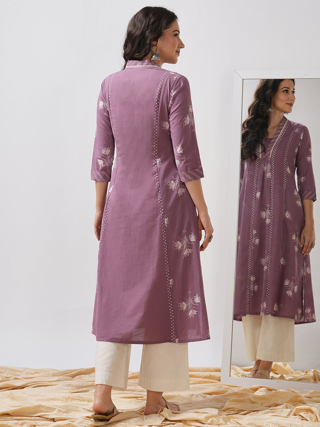 Women's Printed A-Line Kurta with V-Neck & 3/4th Sleeves.