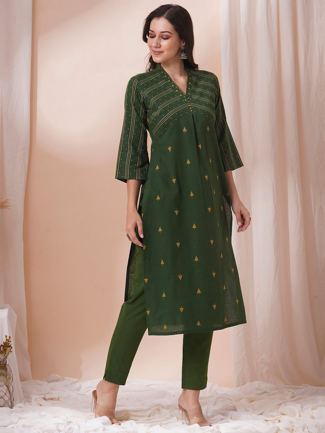 A centre pleated straight fit kurta in complimenting dobby fabric with mirror work.
