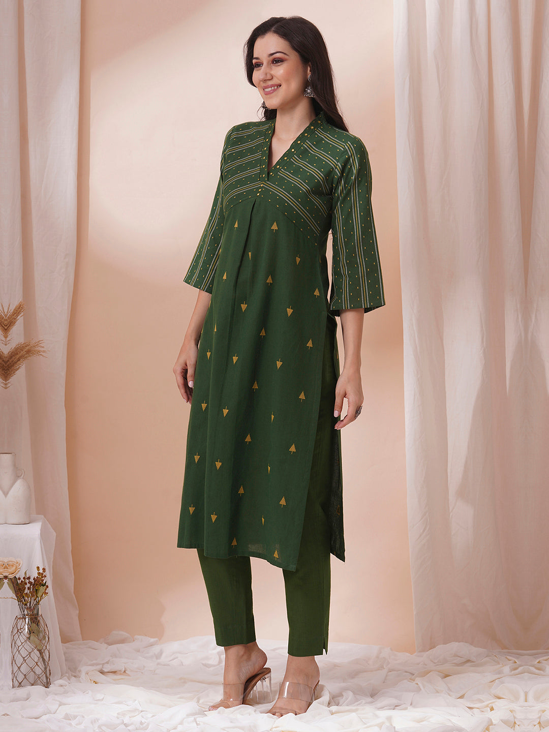 A centre pleated straight fit kurta in complimenting dobby fabric with mirror work.