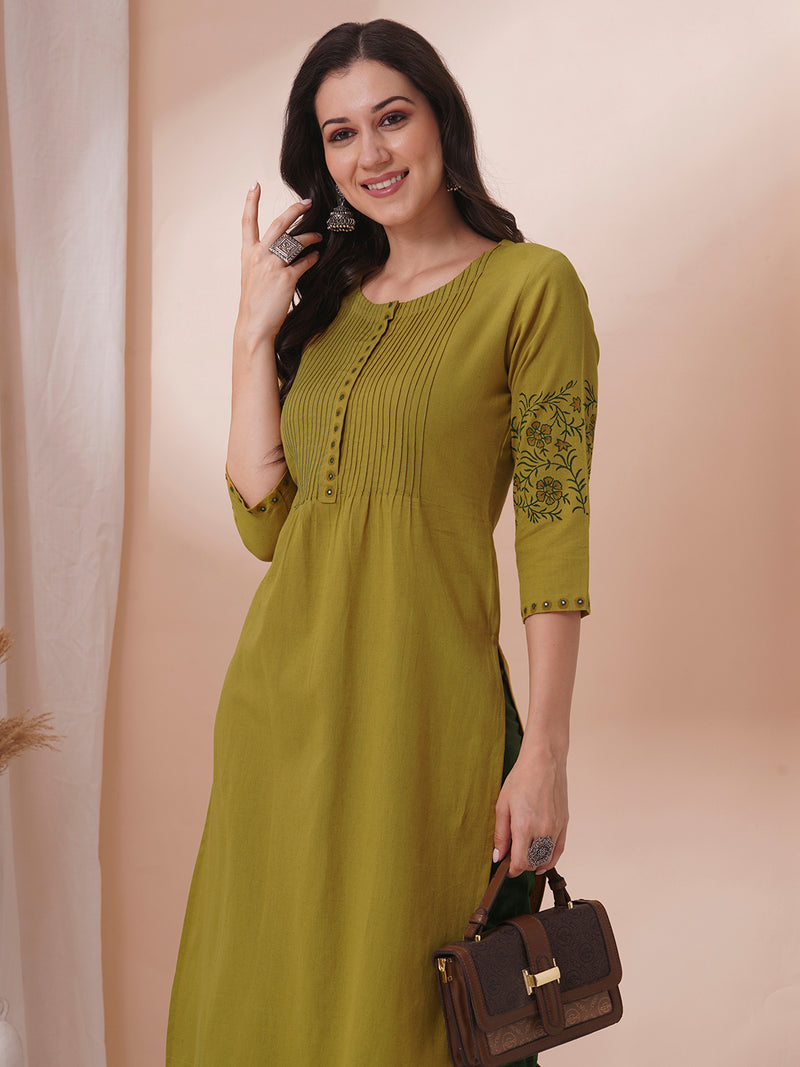 Straight fit kurta with pintucks and block printed sleeves and placket highlighted with mirrors.