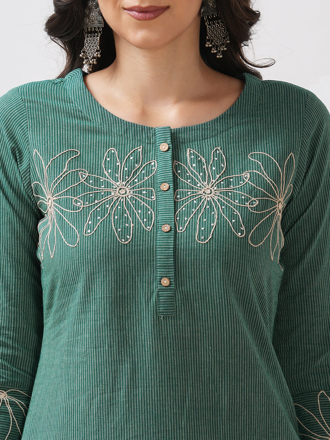 Straight fit kurta with cord work embroidery on the neck and cuff highlighted with sequins.