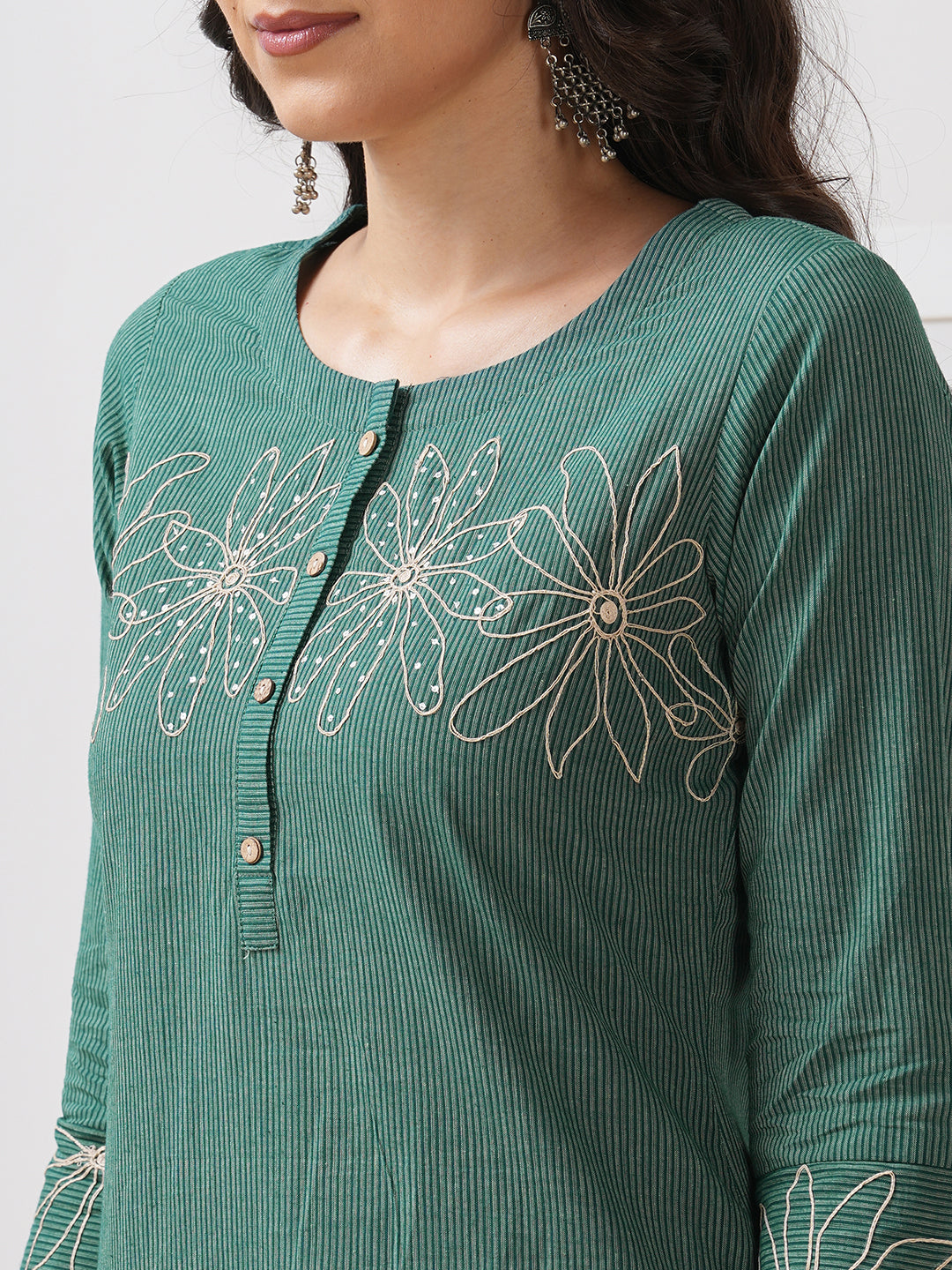 Straight fit kurta with cord work embroidery on the neck and cuff highlighted with sequins.