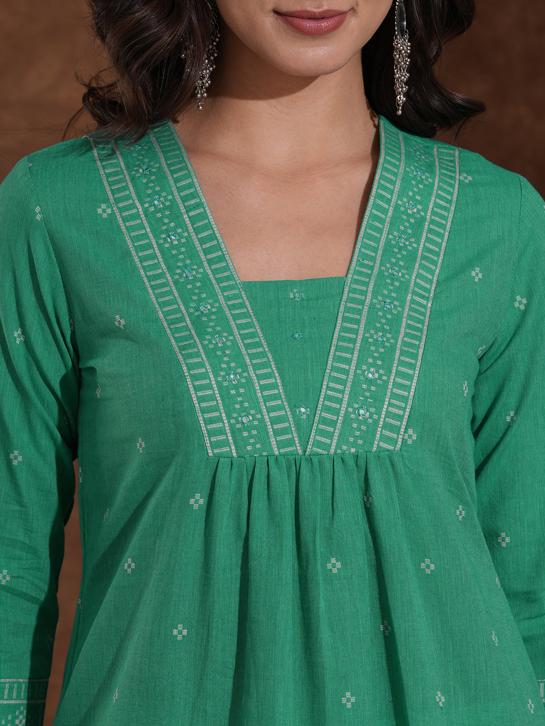 Straight kurta with border detailing on the neck and sleeves with mirrorwork.