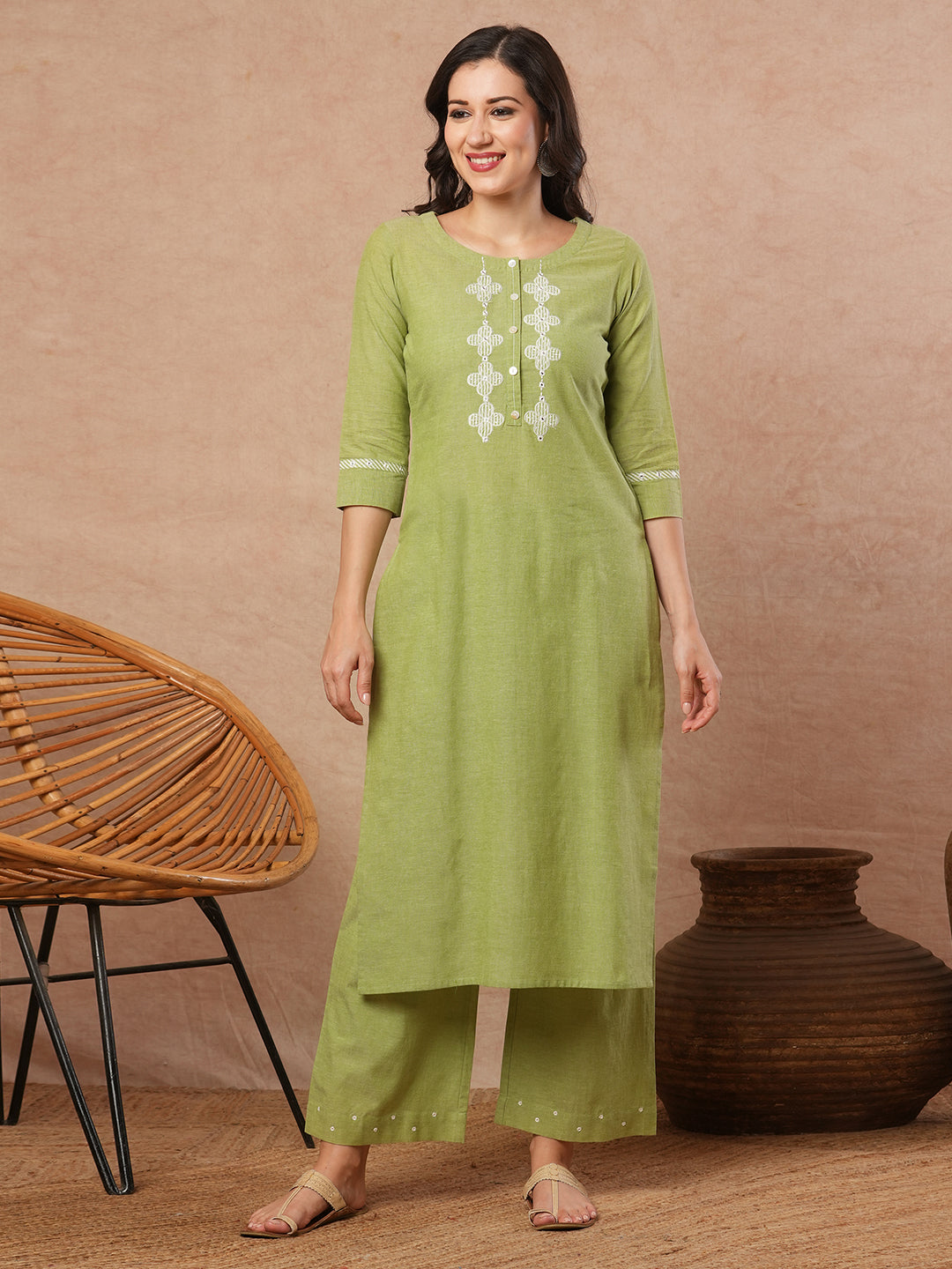 Straight kurta with machine applique around the placket.