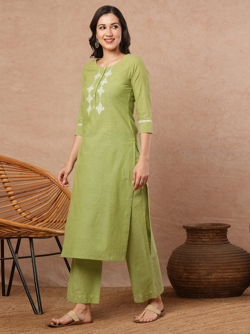 Straight kurta with machine applique around the placket.