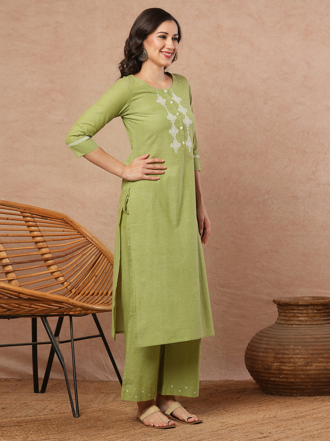 Straight kurta with machine applique around the placket.