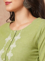Straight kurta with machine applique around the placket.