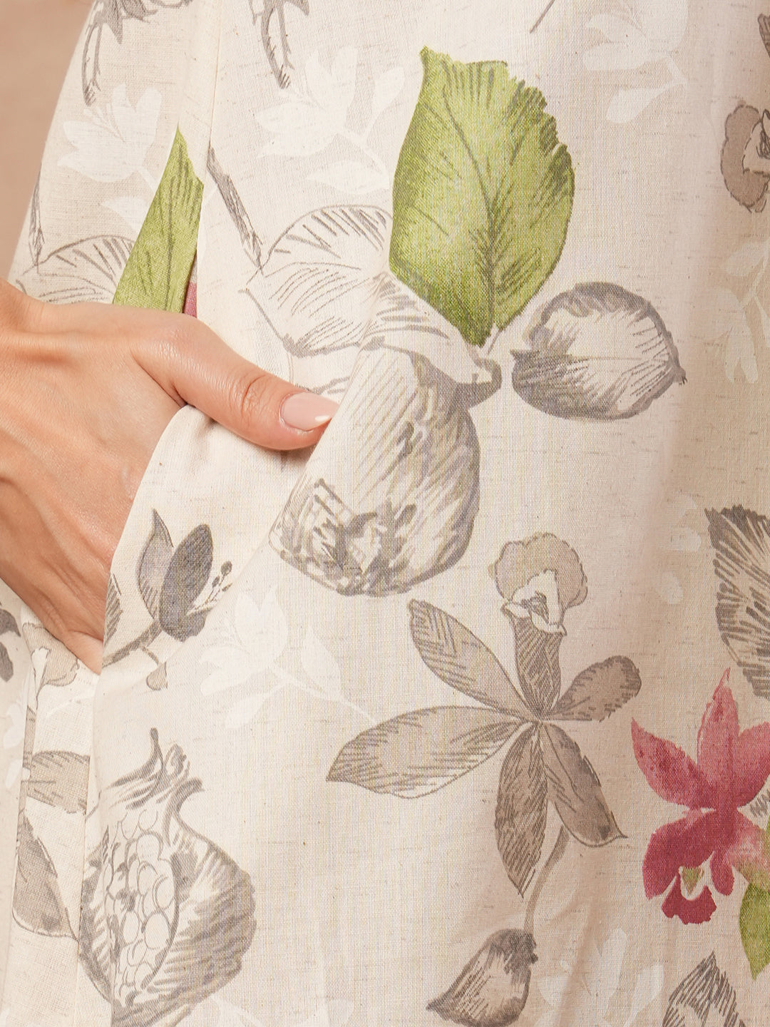 A-line printed kurta with embroidery and box pleated sleeves with contrast piping detailing.