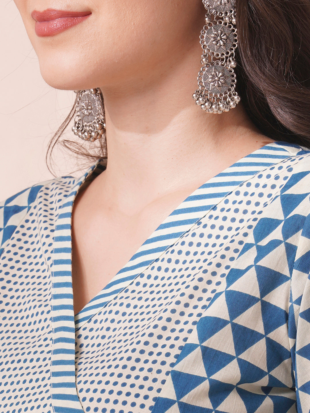 Gathered A-line kurta with overlapping yoke and gathered tie-up sleeves.