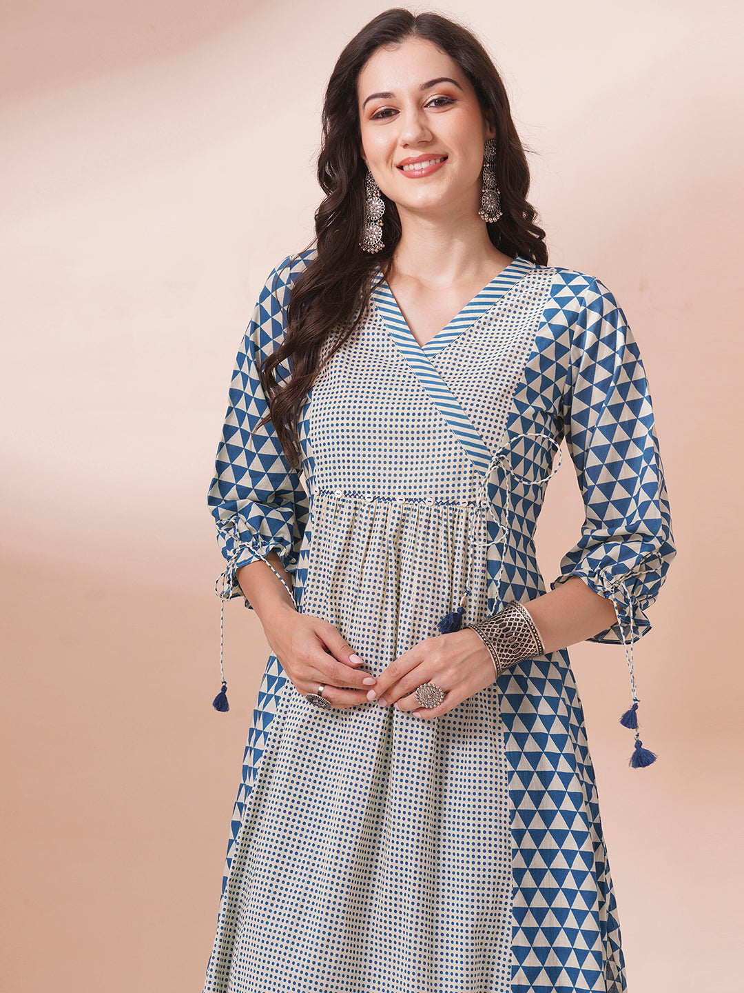 Gathered A-line kurta with overlapping yoke and gathered tie-up sleeves.