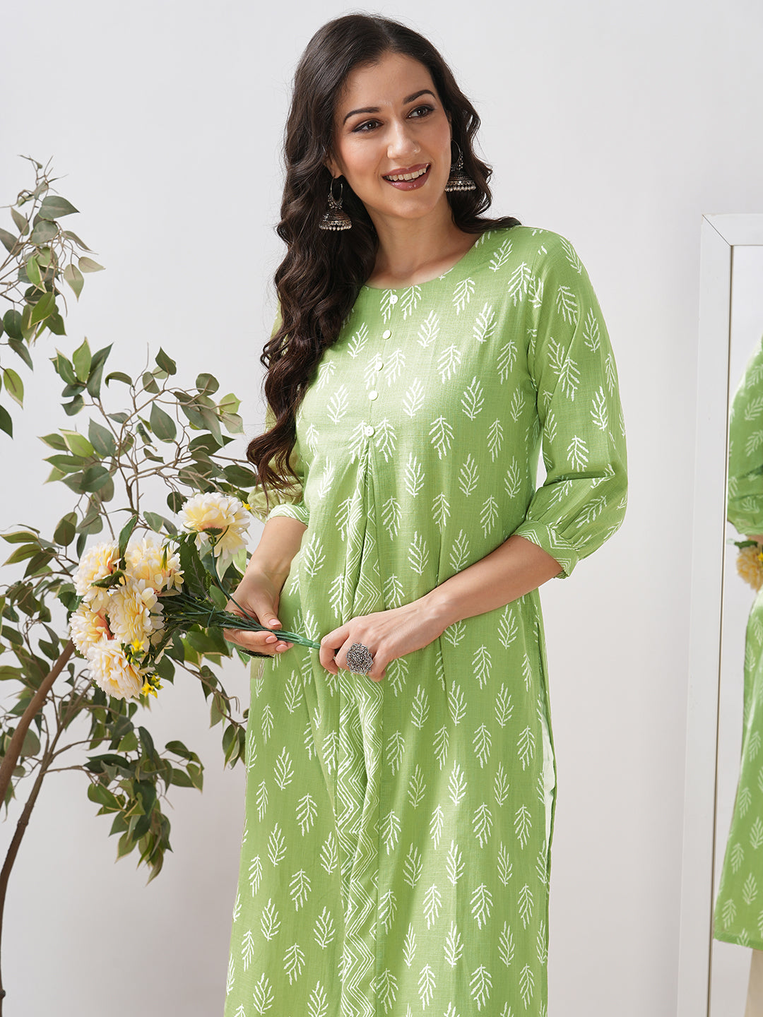Straight fit kurta with cut and sew trim fabric centre pleat and gathered sleeves.