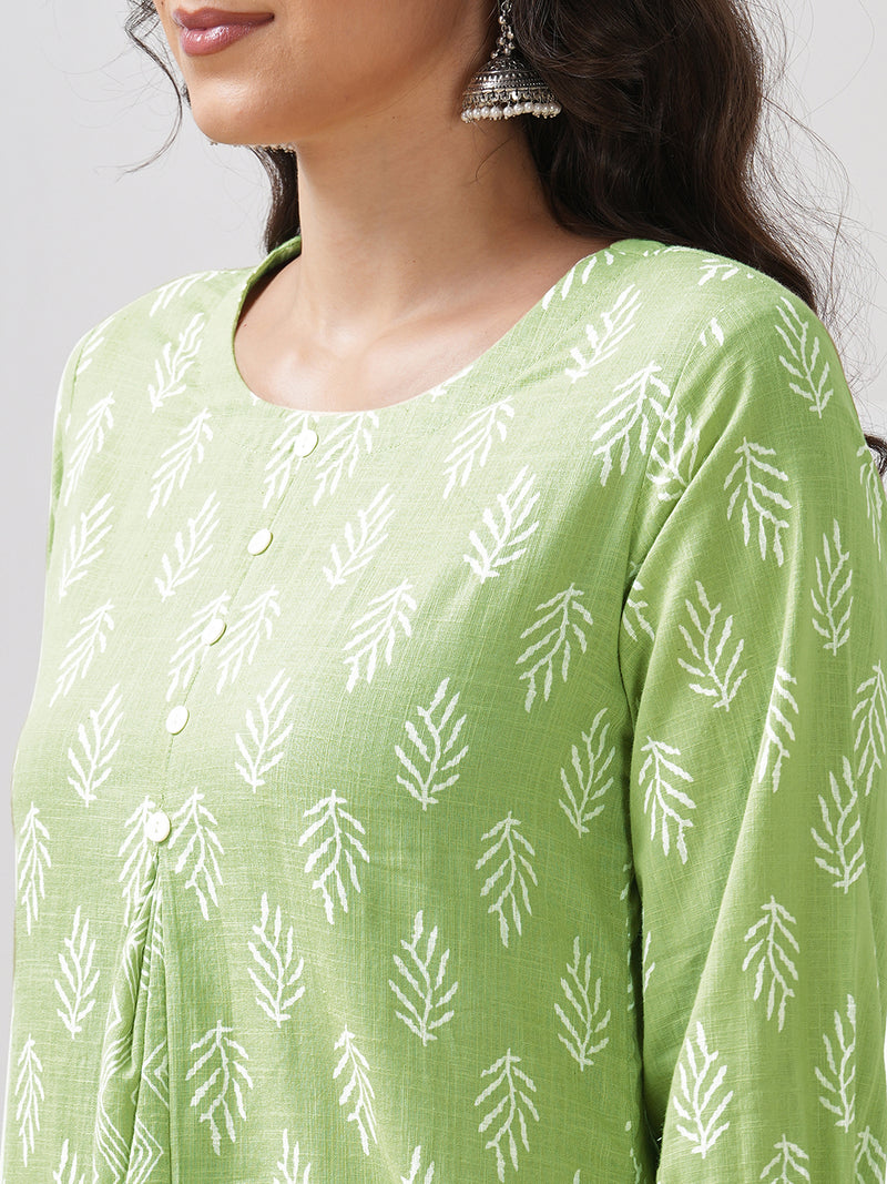 Straight fit kurta with cut and sew trim fabric centre pleat and gathered sleeves.