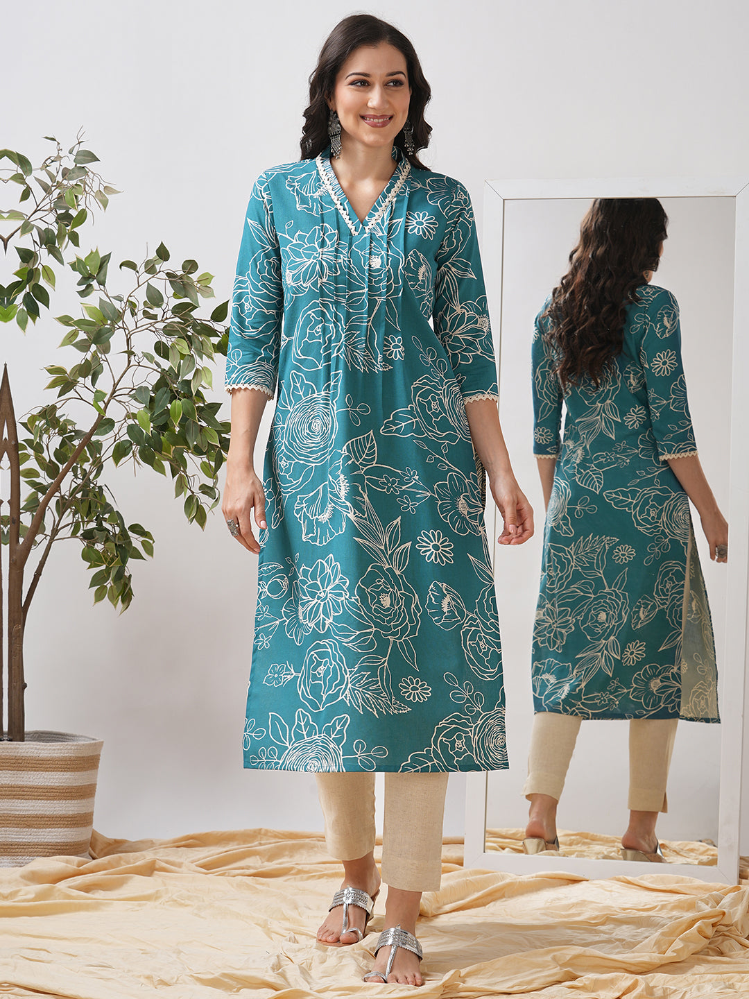 Straight fit kurta with lace detailing on neck and sleeves and tucks on the front.
