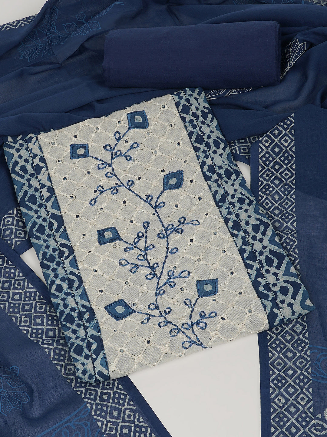 3-piece printed suit set featuring a mix-and-match design with applique highlights and mulmul dupatta.