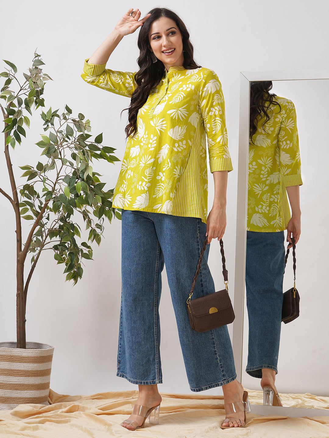 Flared top with a mix of contemporary floral and two functional side pockets.