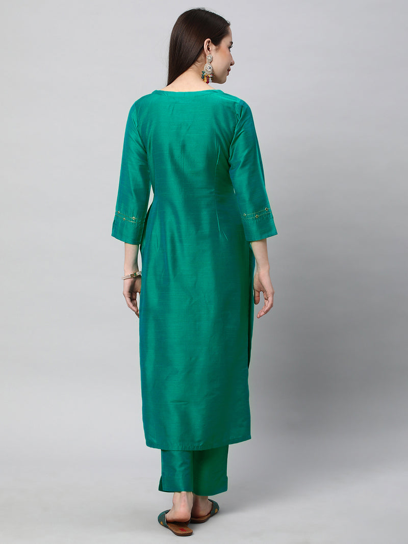 VAMA - Elegant straight cut kurta with embroidery