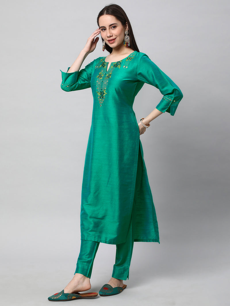 VAMA - Elegant straight cut kurta with embroidery