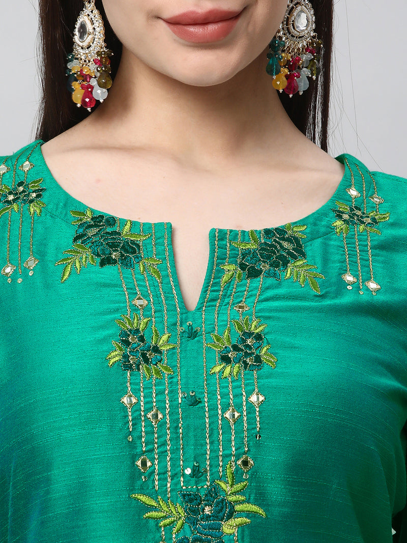 VAMA - Elegant straight cut kurta with embroidery