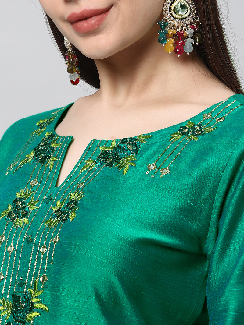 VAMA - Elegant straight cut kurta with embroidery