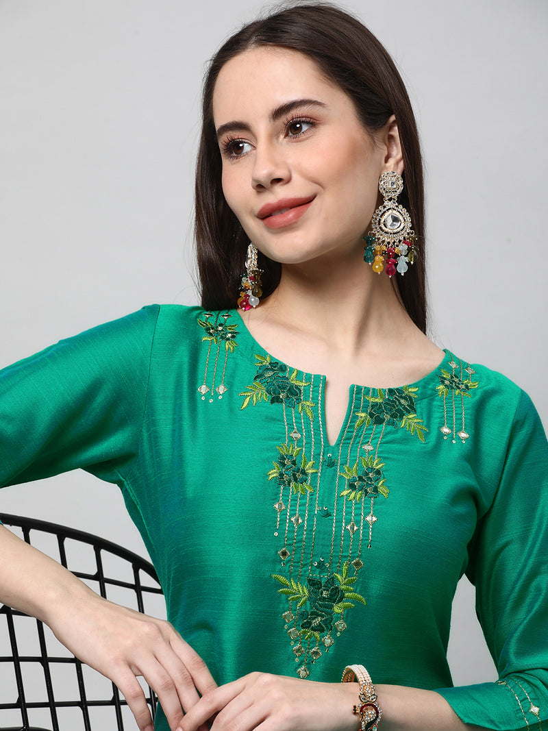 VAMA - Elegant straight cut kurta with embroidery