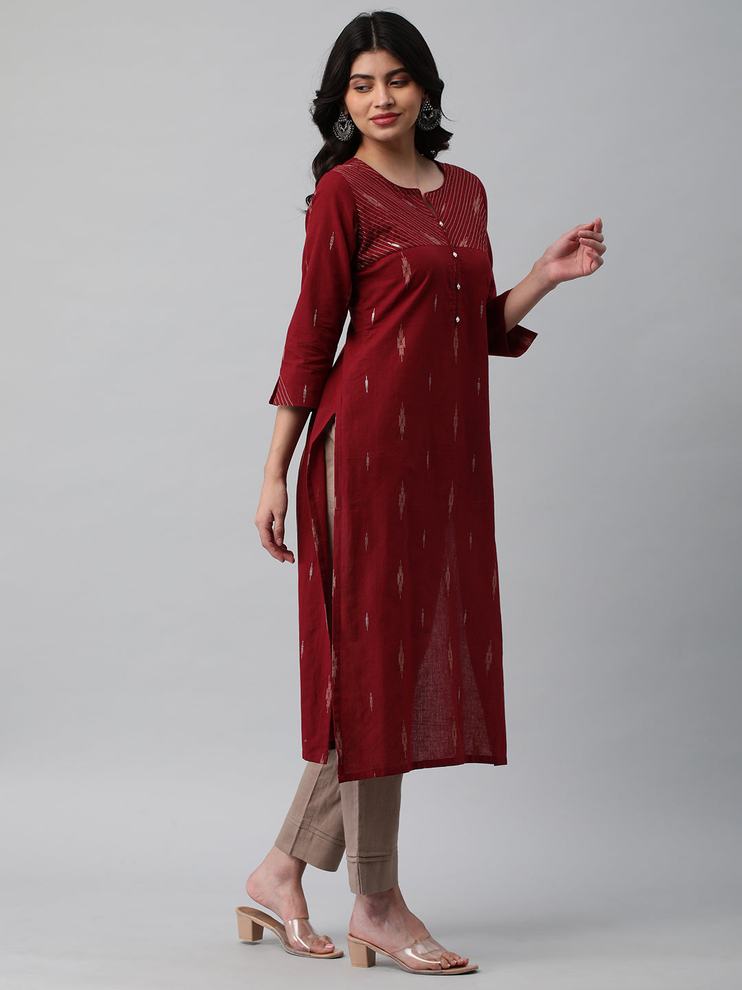 Straight cotton kurta with metal buttons and couching line details