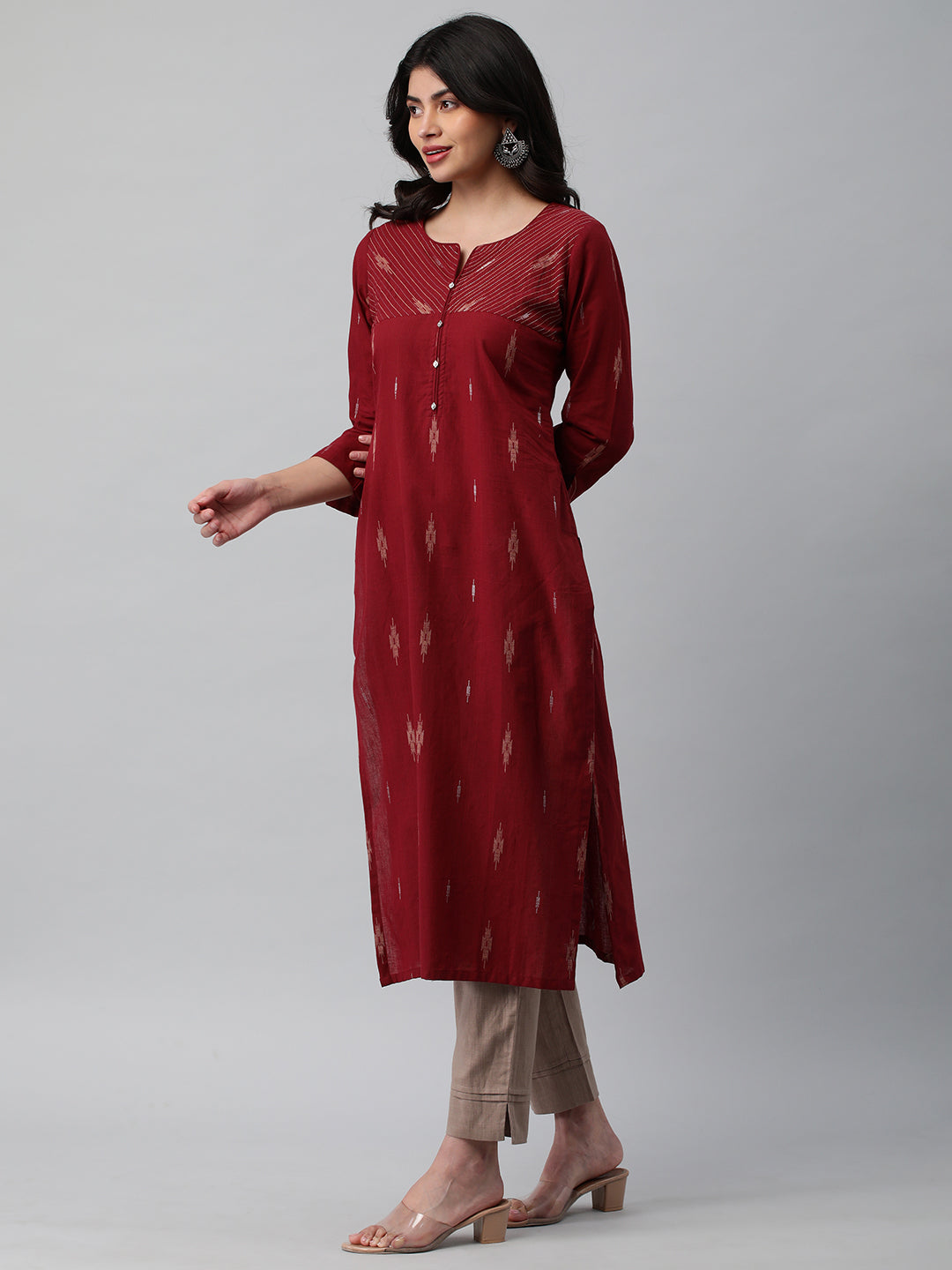 Straight cotton kurta with metal buttons and couching line details