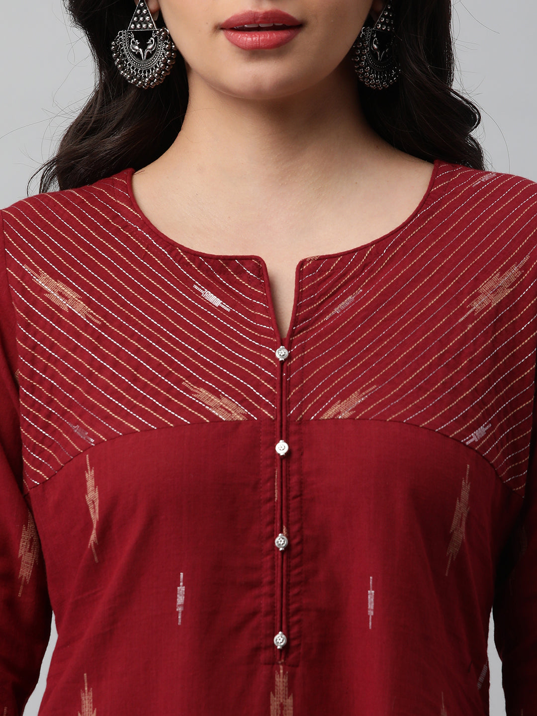 Straight cotton kurta with metal buttons and couching line details