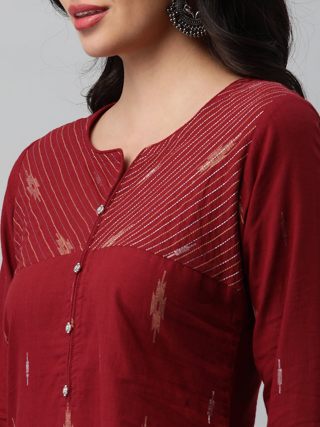 Straight cotton kurta with metal buttons and couching line details