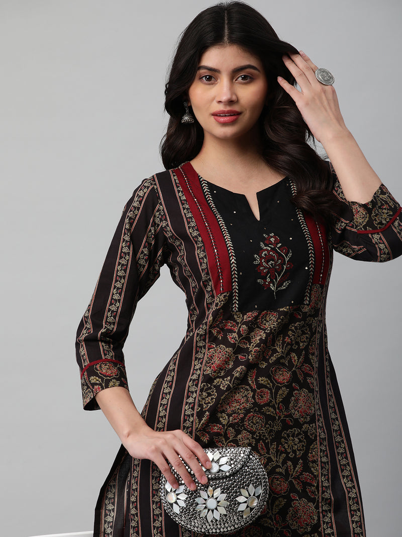 Straight paneled kurta with bloc print & sequin handwork.