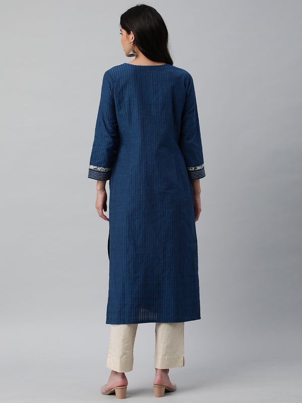 Straight cotton kurta featuring with kalamkari applique work.