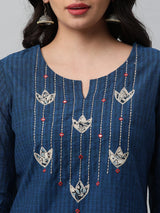 Straight cotton kurta featuring with kalamkari applique work.