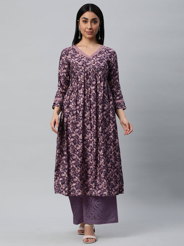 VAMA - V-neck kurta with gathers at empire line along with the lace detail.