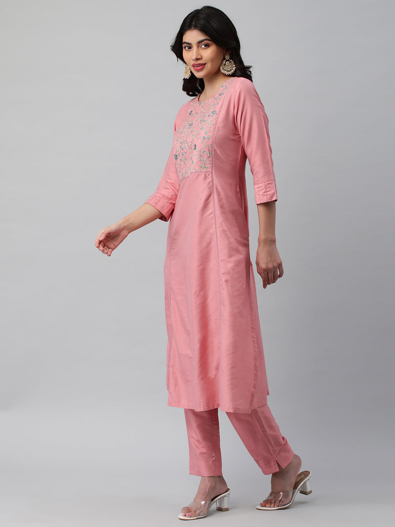 INAARA - A shoulder princess kurta with the detail of contrasting stitch lines.