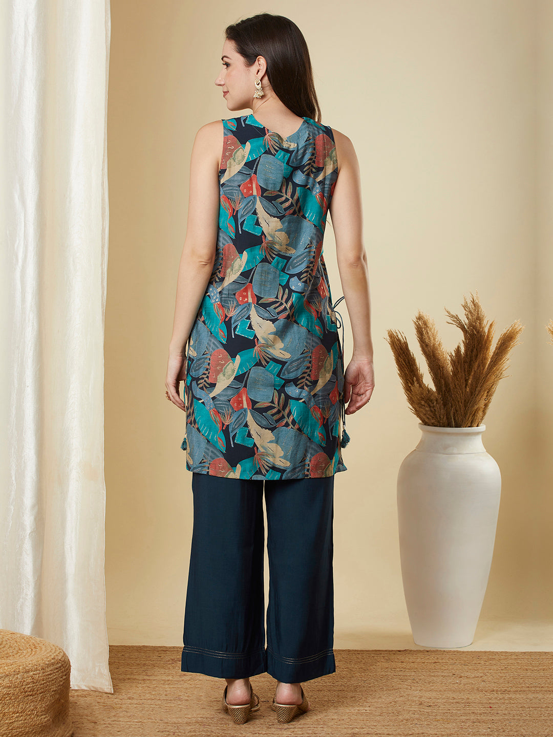 Party Edit-Sleeveless printed co-Ord set with scallop neckline and solid piping with palazzo