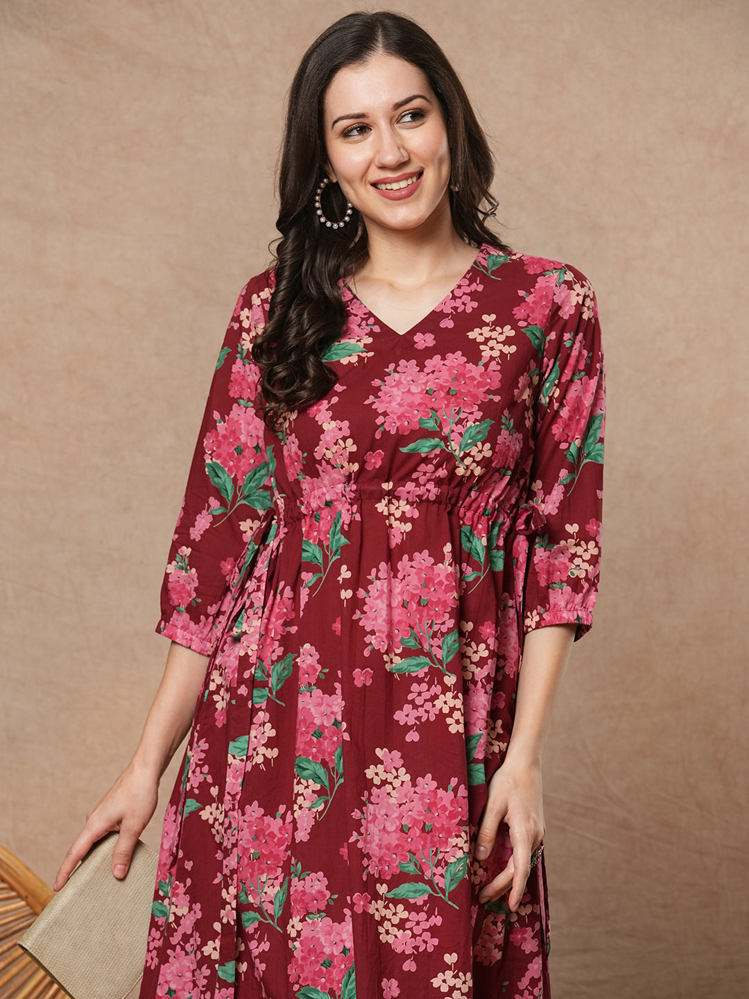 Waist tie-up dress with V-neck and elasticated gathered sleeves