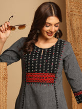 A-Line kurta highlighted with the Contrast colour hand mirrors