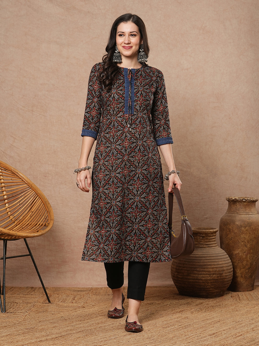 Straight fit printed kurta with smocking panel in the centre and sleeves and neck tie-up with trims