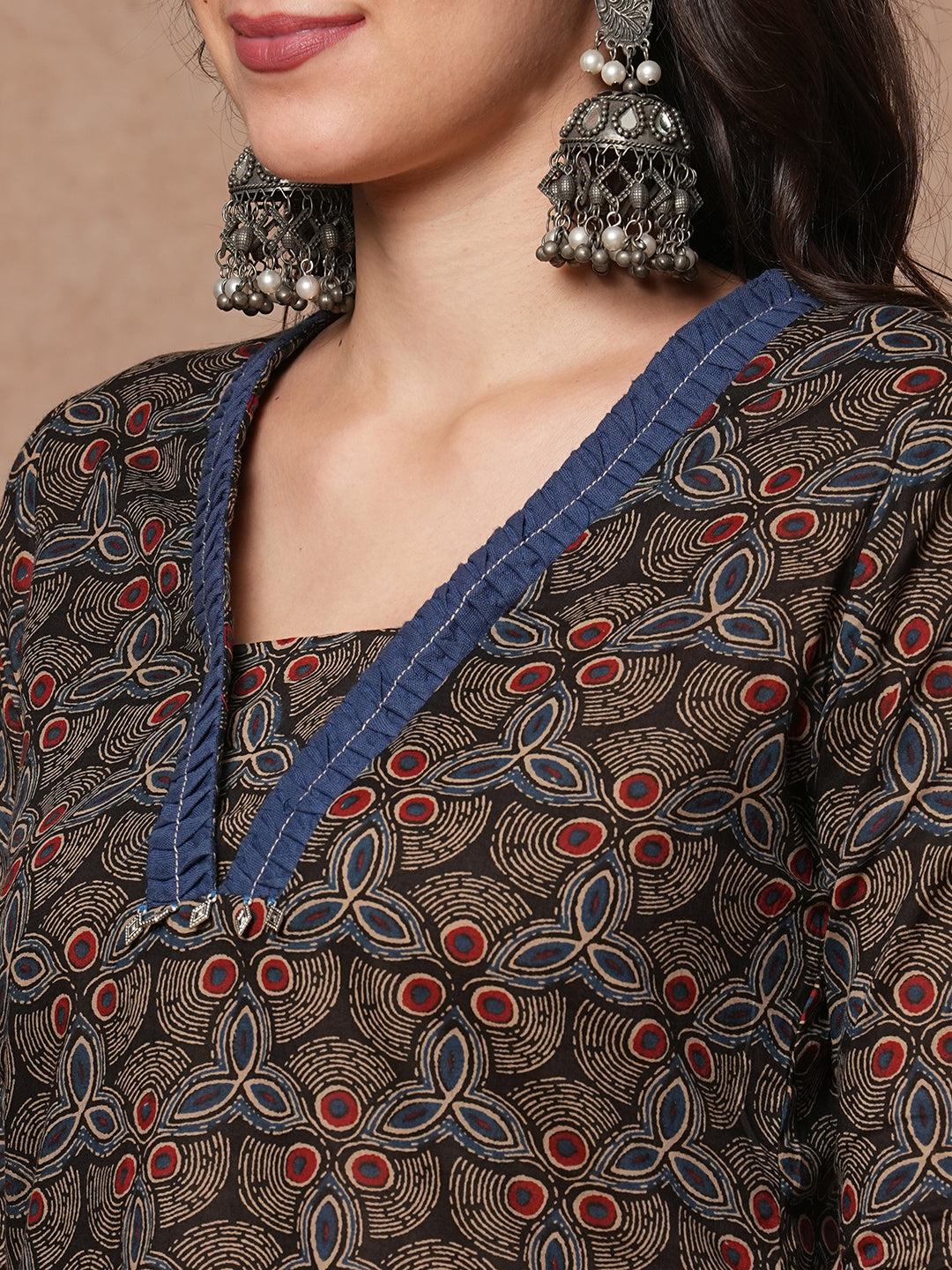 Straight fit printed kurta with contrast fabric smocking on neckline and cuff and silver trims