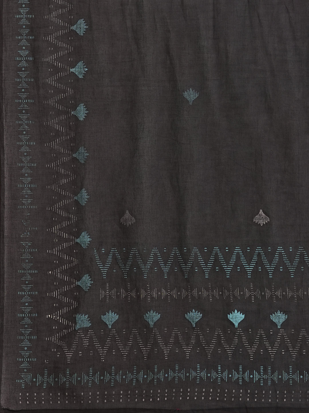 3-piece jamdani suit set is paired with machine embroidered kurta, plain bottom and printed dupatta.