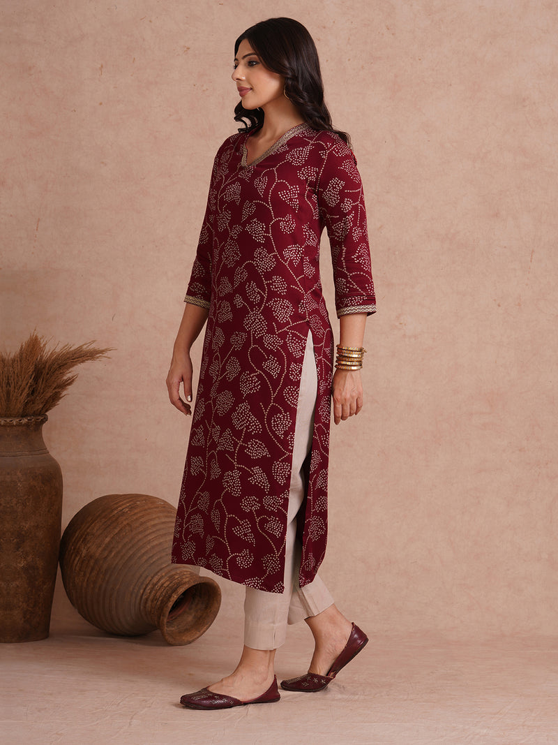 Straight fit kurta in printed gajji satin with embroidered neck and sleeve border.