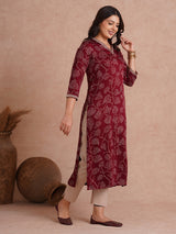 Straight fit kurta in printed gajji satin with embroidered neck and sleeve border.