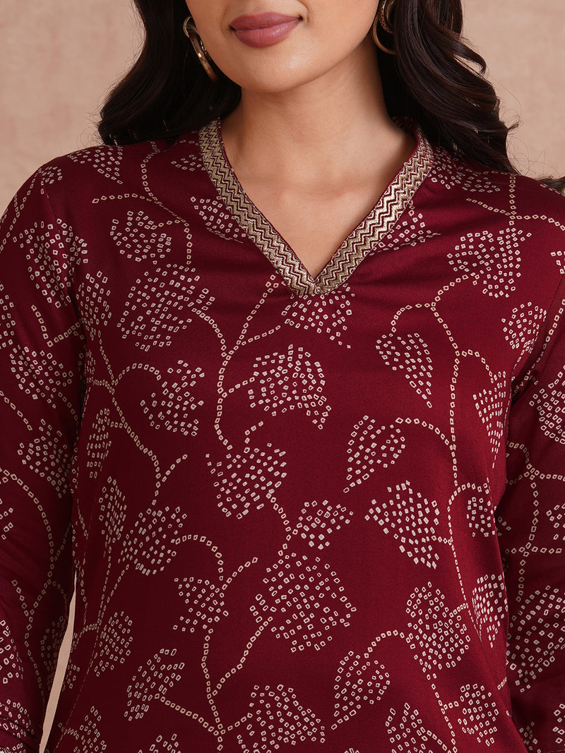 Straight fit kurta in printed gajji satin with embroidered neck and sleeve border.