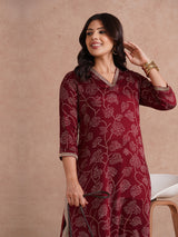 Straight fit kurta in printed gajji satin with embroidered neck and sleeve border.