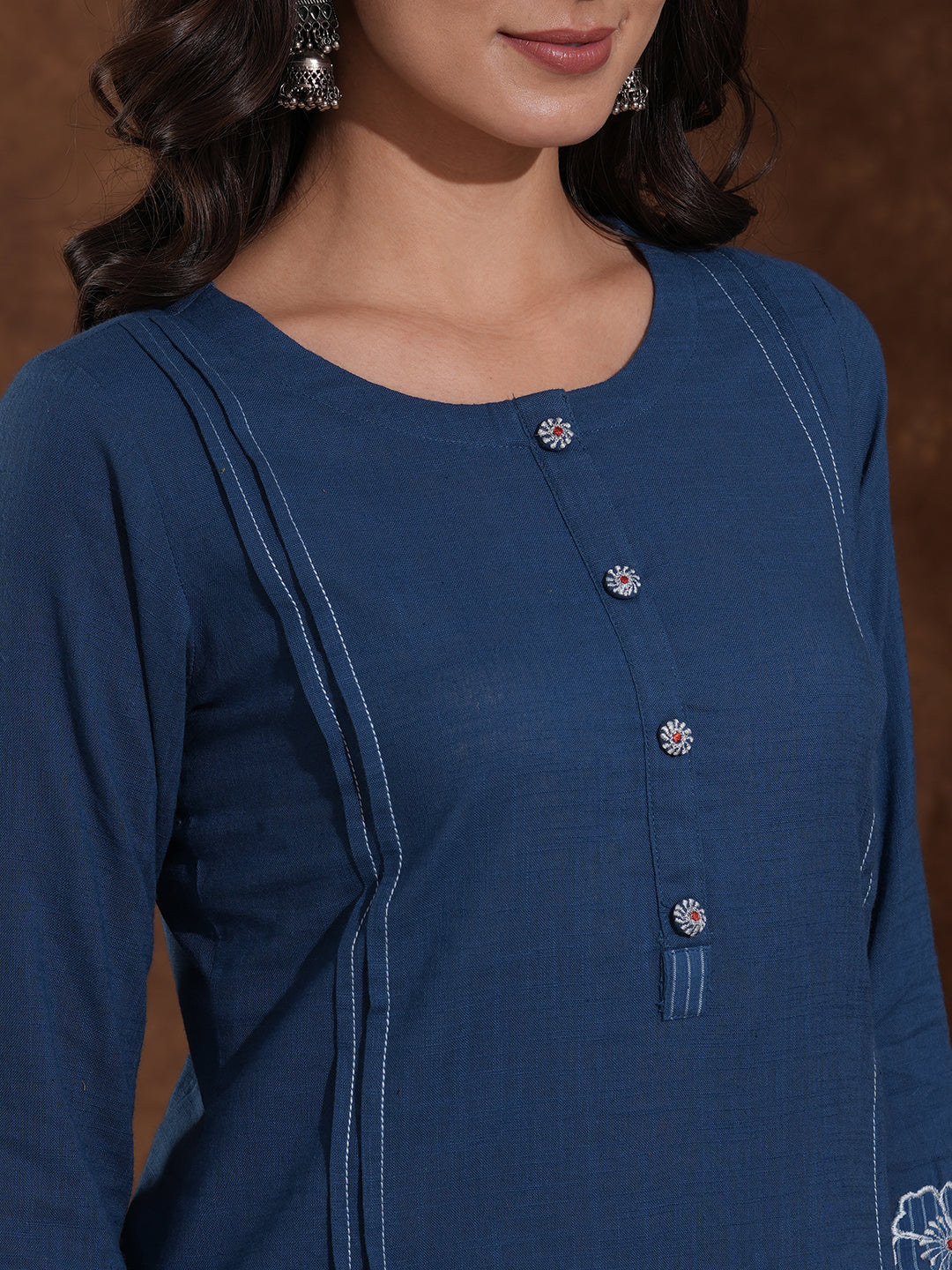 Straight fit cotton slurb kurta with cutwork embroidery.