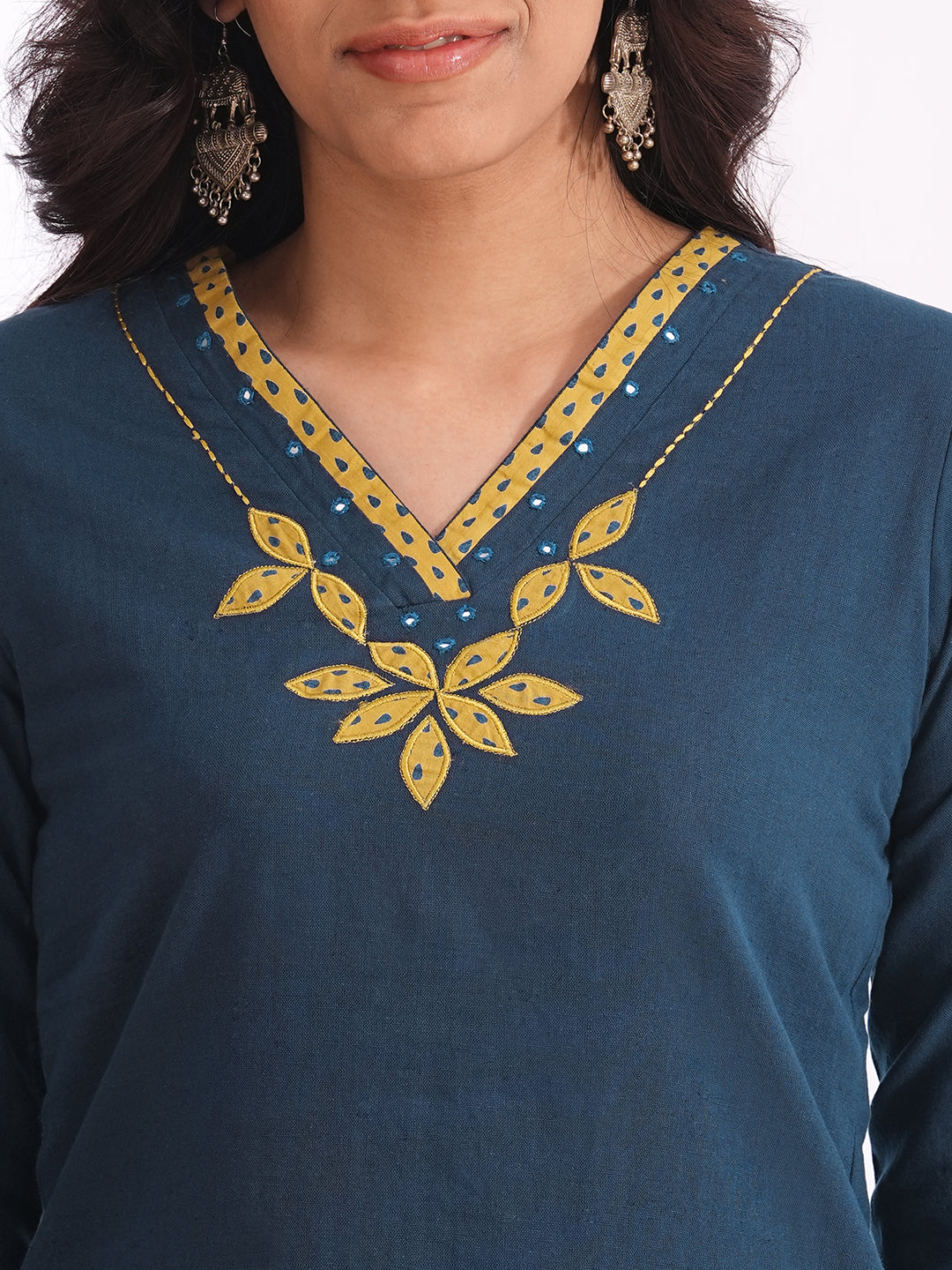 Straight fit kurta with contrast applique on neck and sleeves with contrast trim detailing