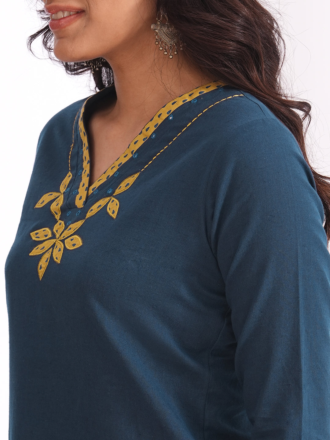 Straight fit kurta with contrast applique on neck and sleeves with contrast trim detailing