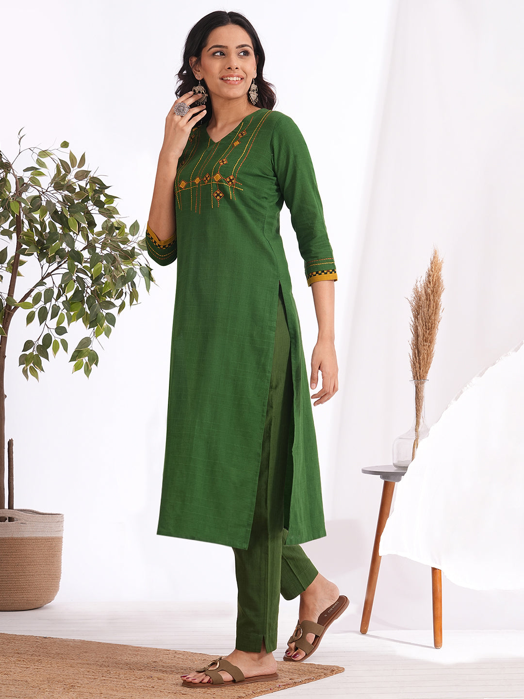 Straight fit woven checks kurta with machine applique and embroidery
