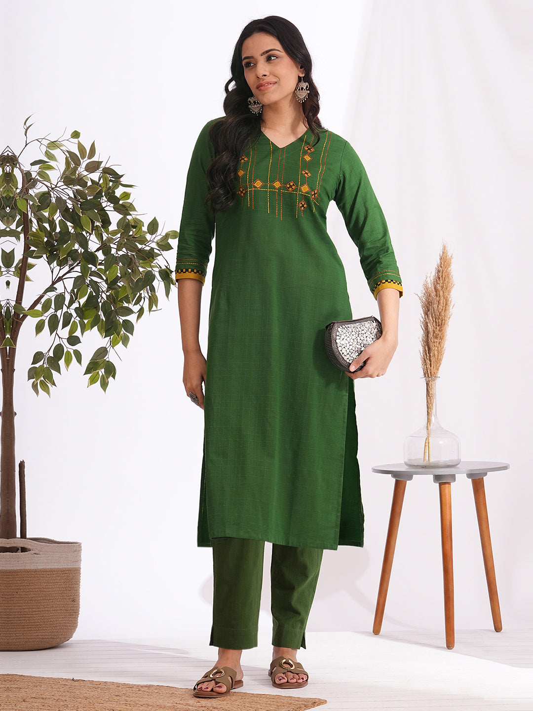 Straight fit woven checks kurta with machine applique and embroidery